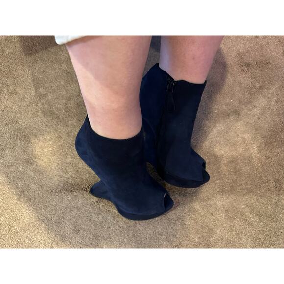 Alexander McQueen Heelless Suede Curved Wedge Ankle Peep Toe Boot EU38 - Picture 14 of 15